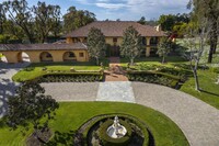 18220 Via De Fortuna in Rancho Santa Fe, CA - Foto de edificio - Building Photo