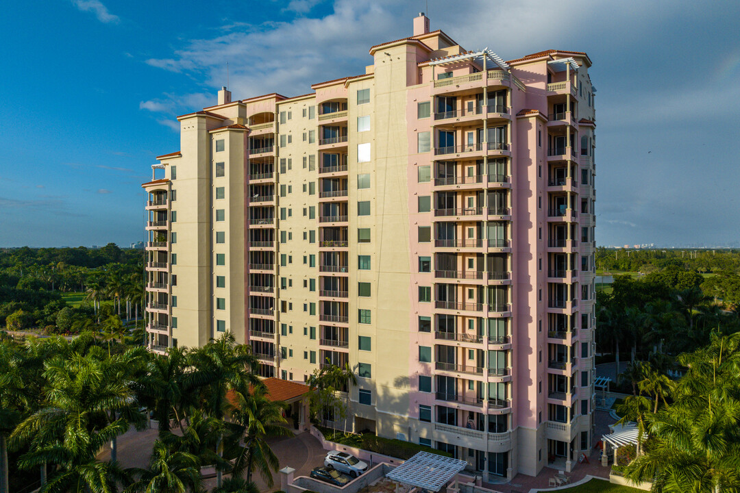 Milano at Deering Bay in Coral Gables, FL - Foto de edificio