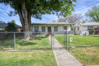 2824 16th St in Bakersfield, CA - Building Photo - Building Photo