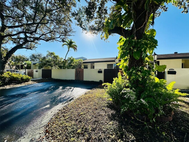 property at 13846 Kendale Lakes Dr