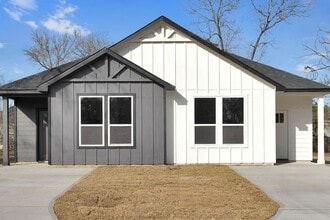 106 Runnels St in Willis, TX - Building Photo - Building Photo