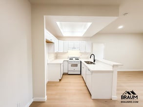 11459 Collins St in Los Angeles, CA - Foto de edificio - Building Photo