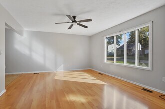 5758 Beech Dr in Mentor On The Lake, OH - Building Photo - Building Photo