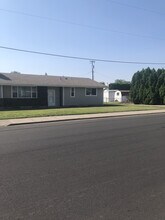 516 E Wedgewood Ave in Spokane, WA - Foto de edificio - Building Photo