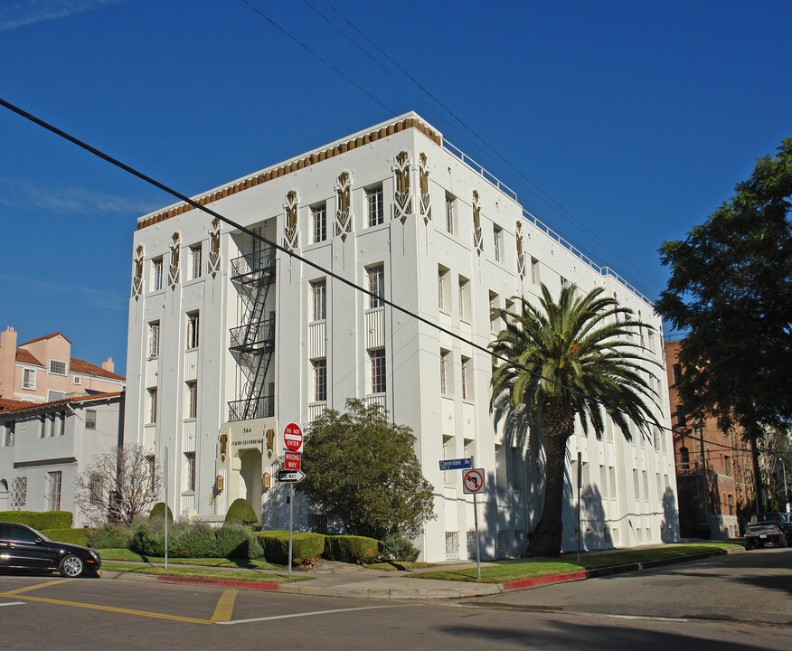 Cloverdale Apartments in Los Angeles, CA - Building Photo