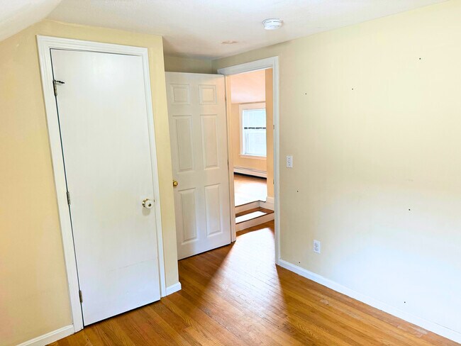 104 Calvary St, Unit 104R in Waltham, MA - Foto de edificio - Building Photo