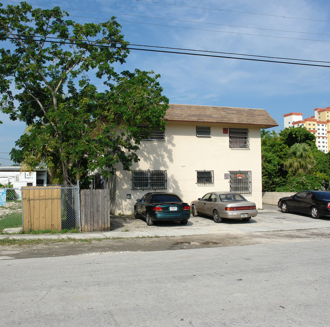 7630 NE 2nd Ct in Miami, FL - Building Photo - Building Photo