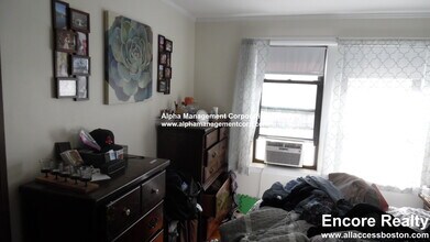 349 Pleasant St, Unit A3-6 in Malden, MA - Foto de edificio - Building Photo