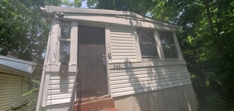 5461 Hamilton Ave in Jennings, MO - Building Photo