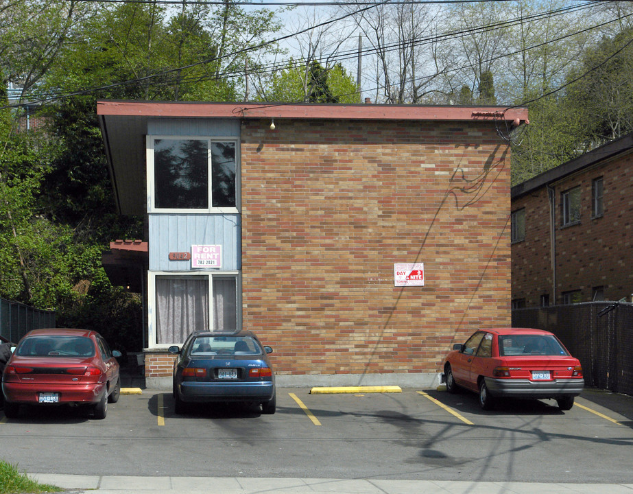 9042 Greenwood Ave in Seattle, WA - Foto de edificio