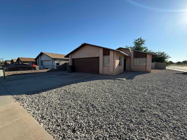 1791 S 45th Dr in Yuma, AZ - Building Photo - Building Photo