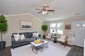 117 E Veterans Pkwy in Rogers, AR - Building Photo - Building Photo