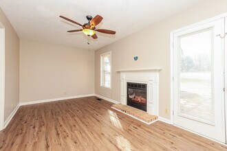 1136 Lakes Edge Dr in Murfreesboro, TN - Building Photo - Building Photo