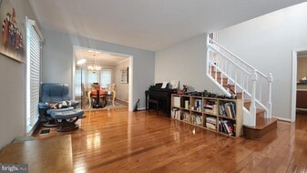 6453 Springhouse Cir in Clifton, VA - Building Photo