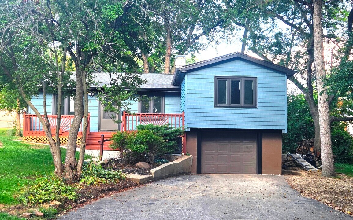 412 Meadow Ln in Lake Zurich, IL - Building Photo