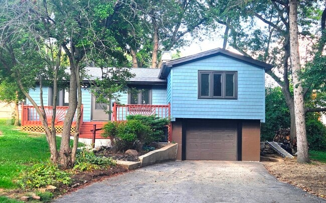 property at 412 Meadow Ln