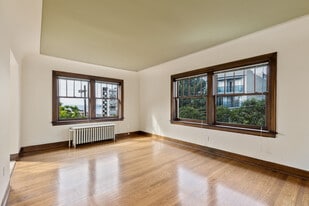 Queen Anne Apartments in Seattle, WA - Building Photo