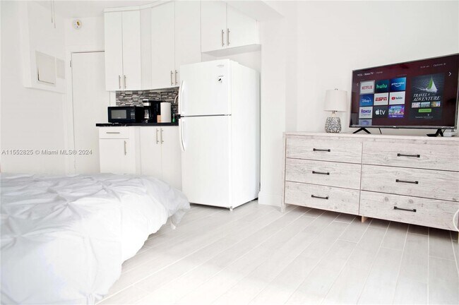 4105 N Ocean Dr, Unit 1A in Lauderdale-by-the-Sea, FL - Building Photo - Building Photo
