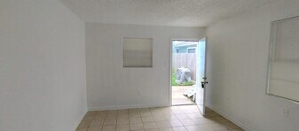 3718 Avenue M 1/2 in Galveston, TX - Building Photo