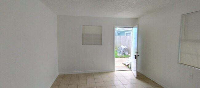 3718 Avenue M 1/2 in Galveston, TX - Foto de edificio - Building Photo