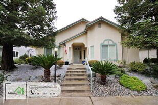 1720 Capistrano Walk in Redding, CA - Building Photo