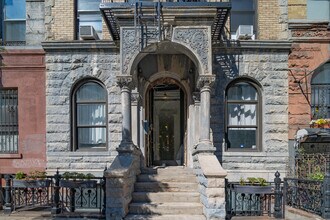 61 E 7th St in New York, NY - Building Photo - Building Photo