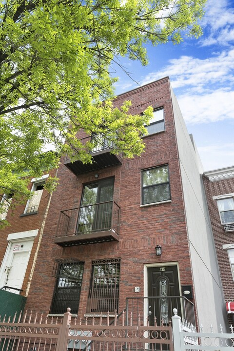 84 MacDougal St in Brooklyn, NY - Building Photo