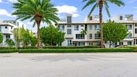 10545 NW 66th St in Doral, FL - Building Photo - Building Photo