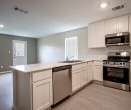 252 Rock Spgs Dr in Marble Falls, TX - Building Photo - Building Photo