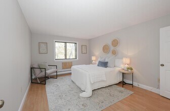 19 Country Club Dr in Manchester, NH - Building Photo - Building Photo