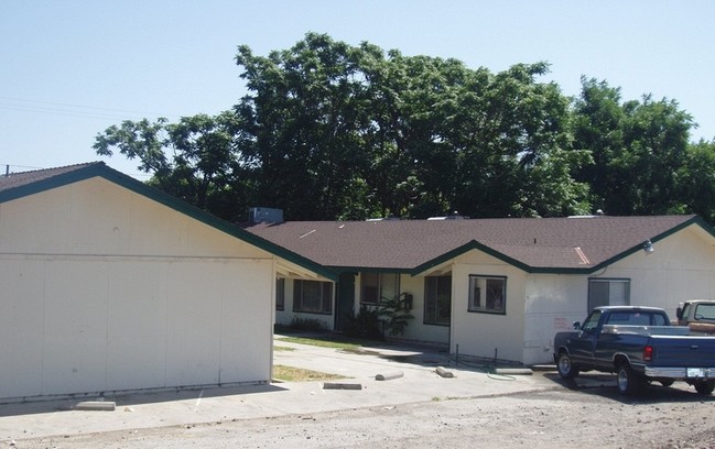 617 W Santa Fe Ave in Merced, CA - Building Photo - Building Photo