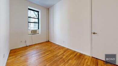 419 E 73rd St in New York, NY - Building Photo - Building Photo