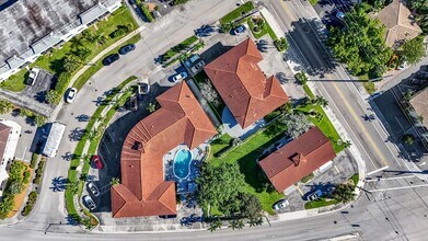 431 W Camino Real in Boca Raton, FL - Foto de edificio - Building Photo