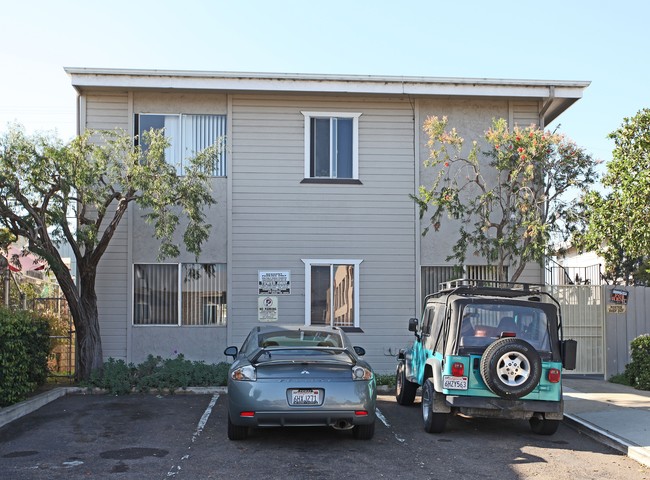 4481 Montalvo St in San Diego, CA - Foto de edificio - Building Photo