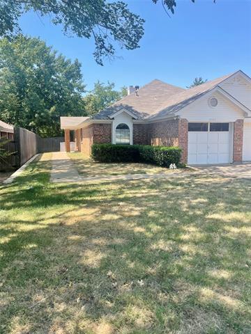 9261 Meandering Dr in North Richland Hills, TX - Building Photo