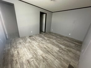 5913 W Maple St in Romulus, MI - Building Photo - Building Photo