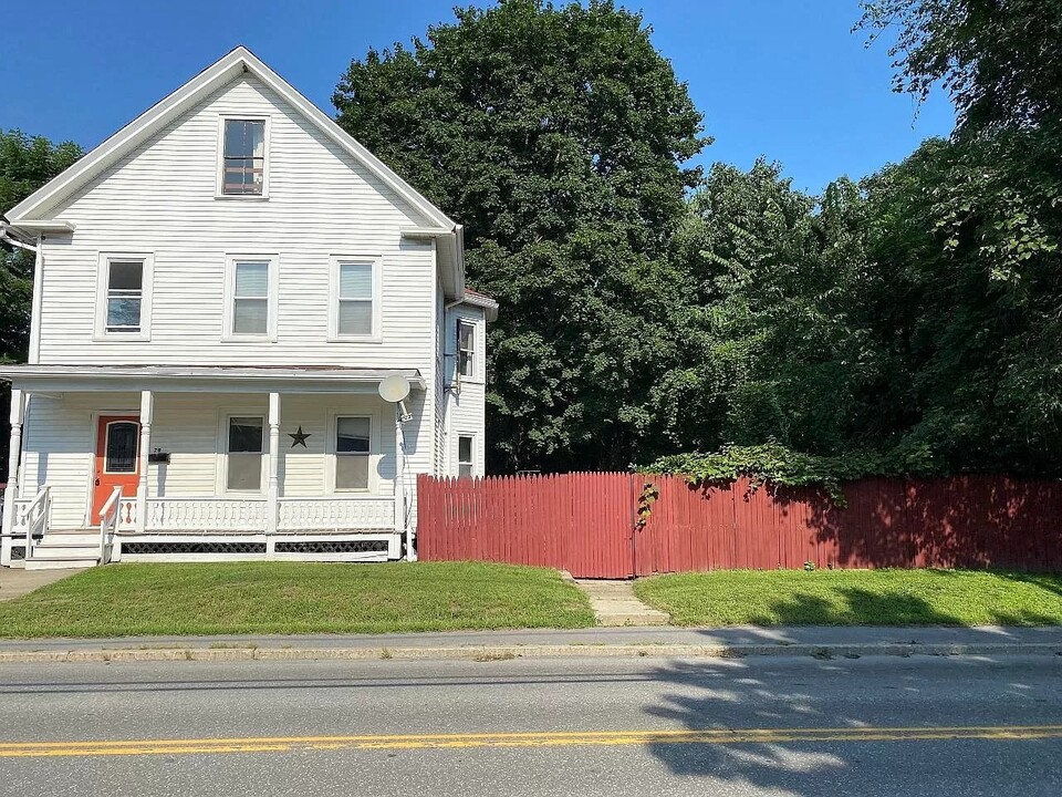 79 Church St in North Walpole, NH - Building Photo