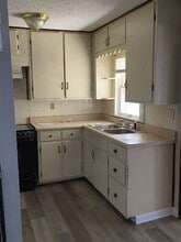 310 E Jackson St in Versailles, MO - Building Photo - Building Photo