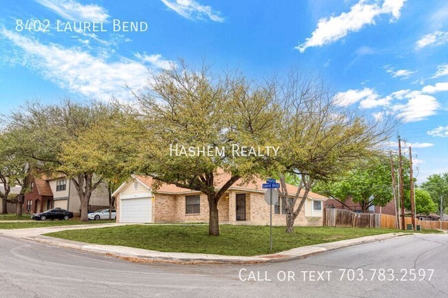 8402 Laurel Bend in San Antonio, TX - Building Photo - Building Photo