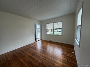17 Eastover Rd in Sayville, NY - Building Photo - Building Photo
