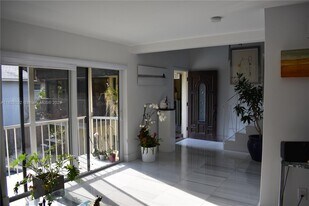 230 Sunrise Dr in Key Biscayne, FL - Building Photo