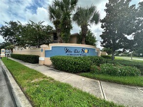 521 Villa Del Sol Cir in Orlando, FL - Building Photo - Building Photo