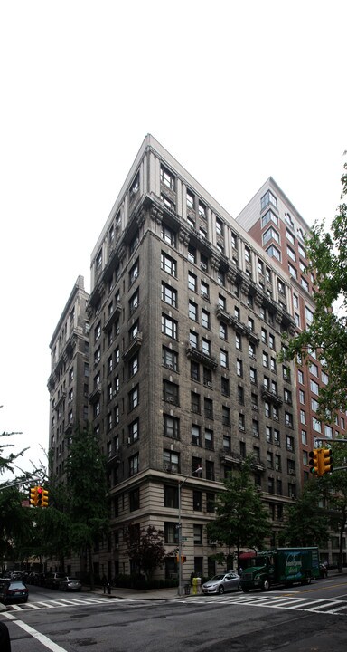 525 West End Ave in New York, NY - Building Photo