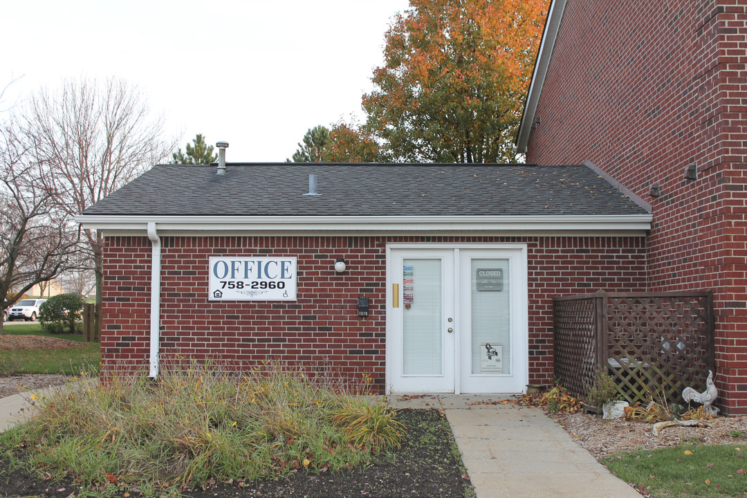 Briarwood Apartments of DeKalb in Dekalb, IL - Building Photo