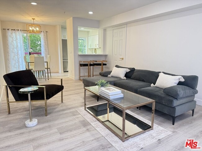 property at 432 N Kenwood St