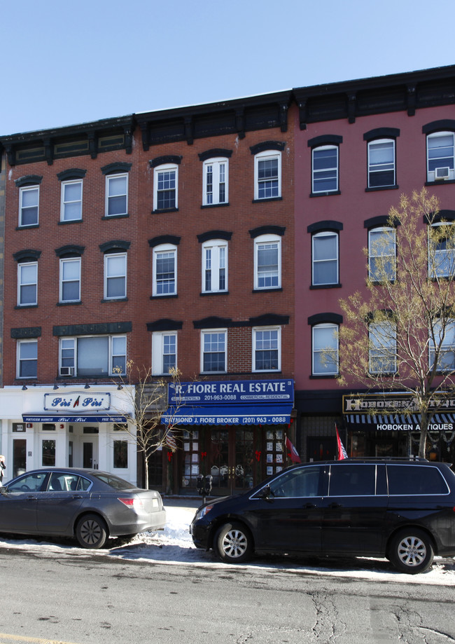 513 Washington St in Hoboken, NJ - Foto de edificio - Building Photo