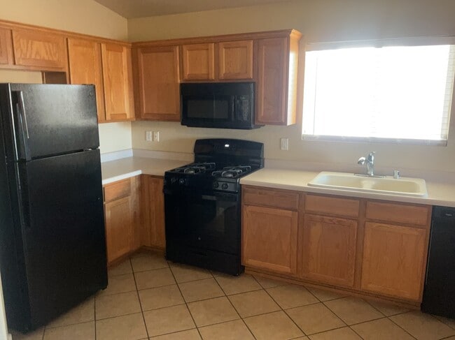 529 Sunny Meadows Dr NE in Rio Rancho, NM - Building Photo - Building Photo