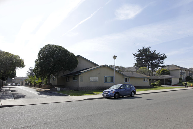 Marina Dune Apartments in Marina, CA - Foto de edificio - Building Photo