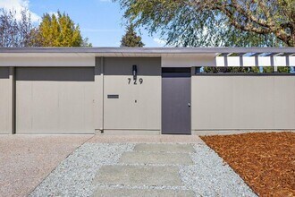 729 Stendhal Ln in Cupertino, CA - Building Photo - Building Photo