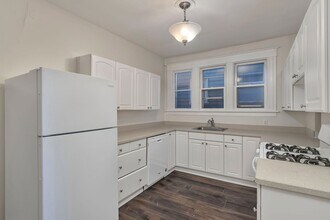 2360 NW Glisan St in Portland, OR - Building Photo - Building Photo